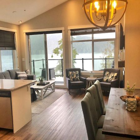 Sandy Feet Retreat Port Renfrew- Oceanfront 2Br Modern Cottage 외부 사진
