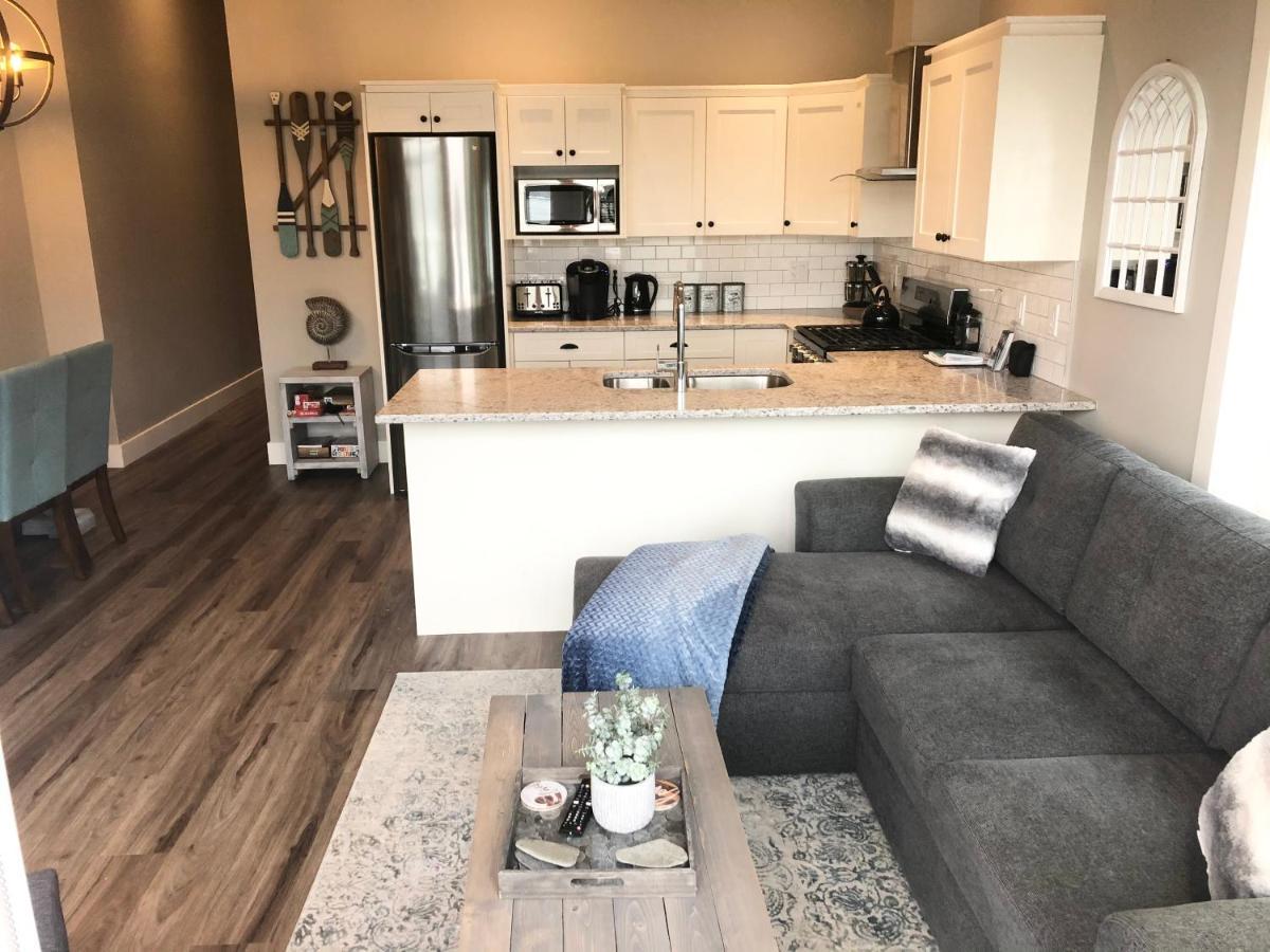 Sandy Feet Retreat Port Renfrew- Oceanfront 2Br Modern Cottage 외부 사진